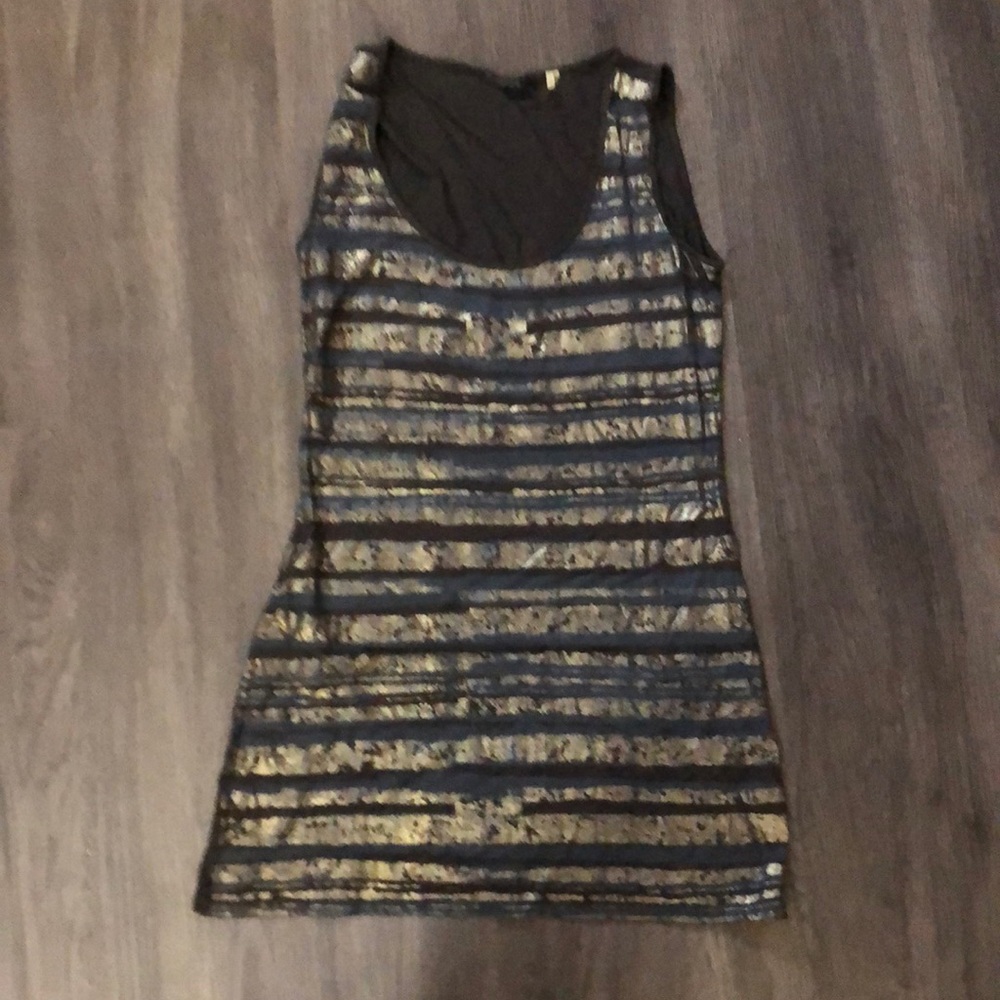 Tahari top 2/20